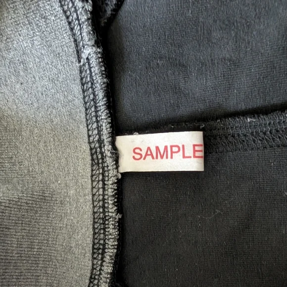 Kit And Ace Sample Half Zip - Picture 4 of 7